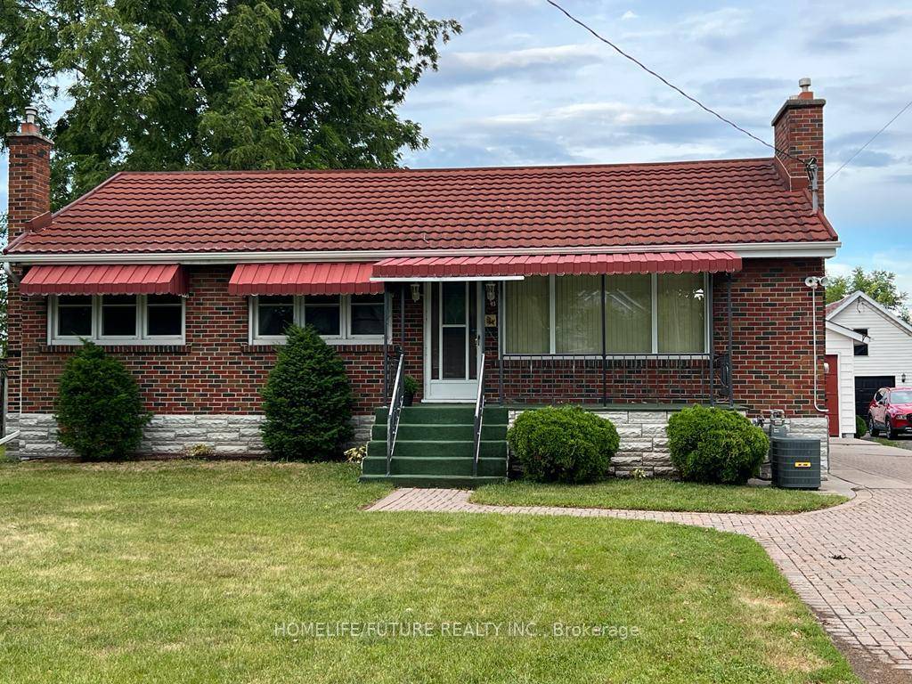 Detached 3 Bedroom Bungalow For Lease With 2 Washroom, Finished Basement With New Laminate Floor.