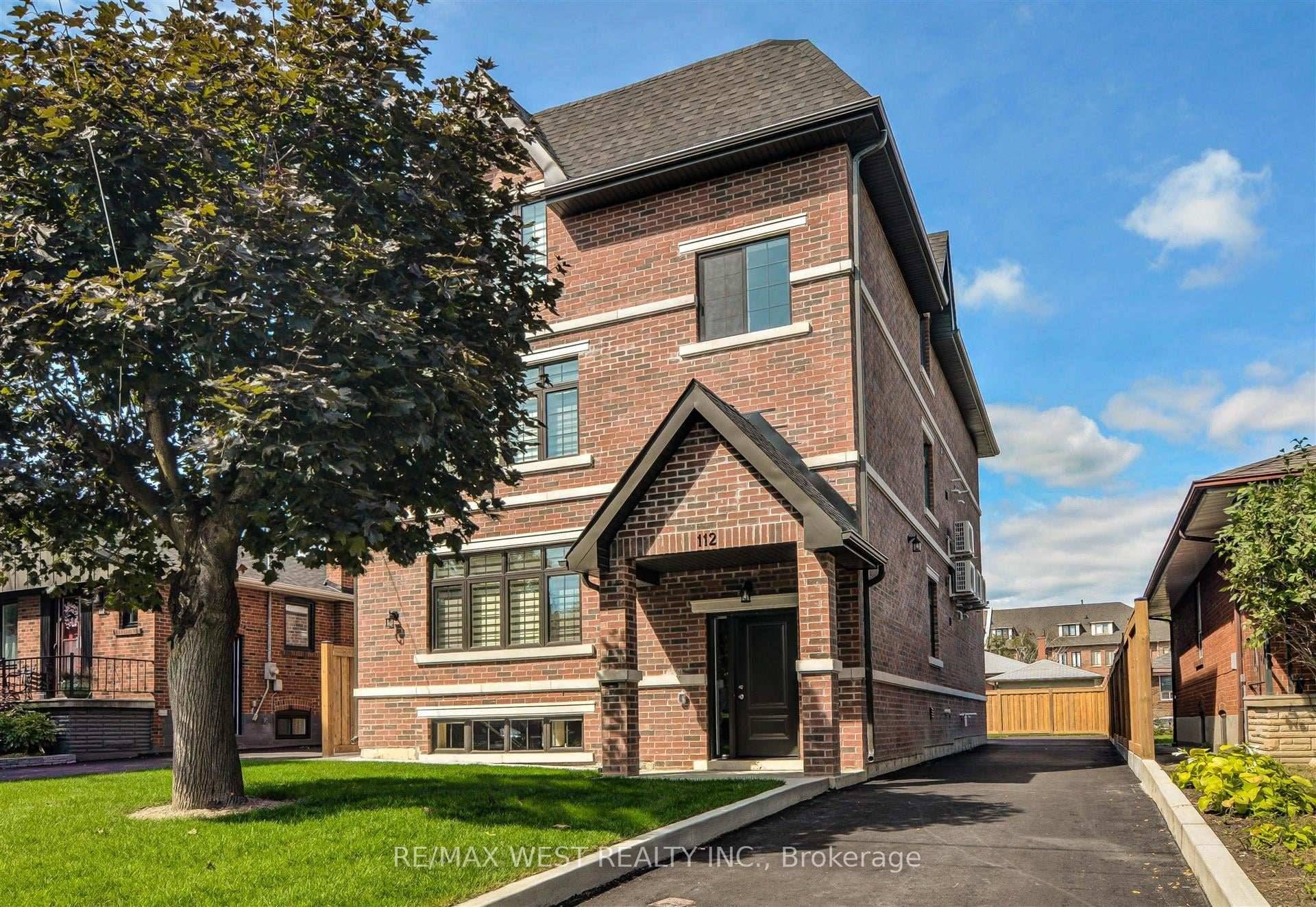 Absolutely Stunning 2 Bedroom, 2 Bath Luxury Boutique Suite !