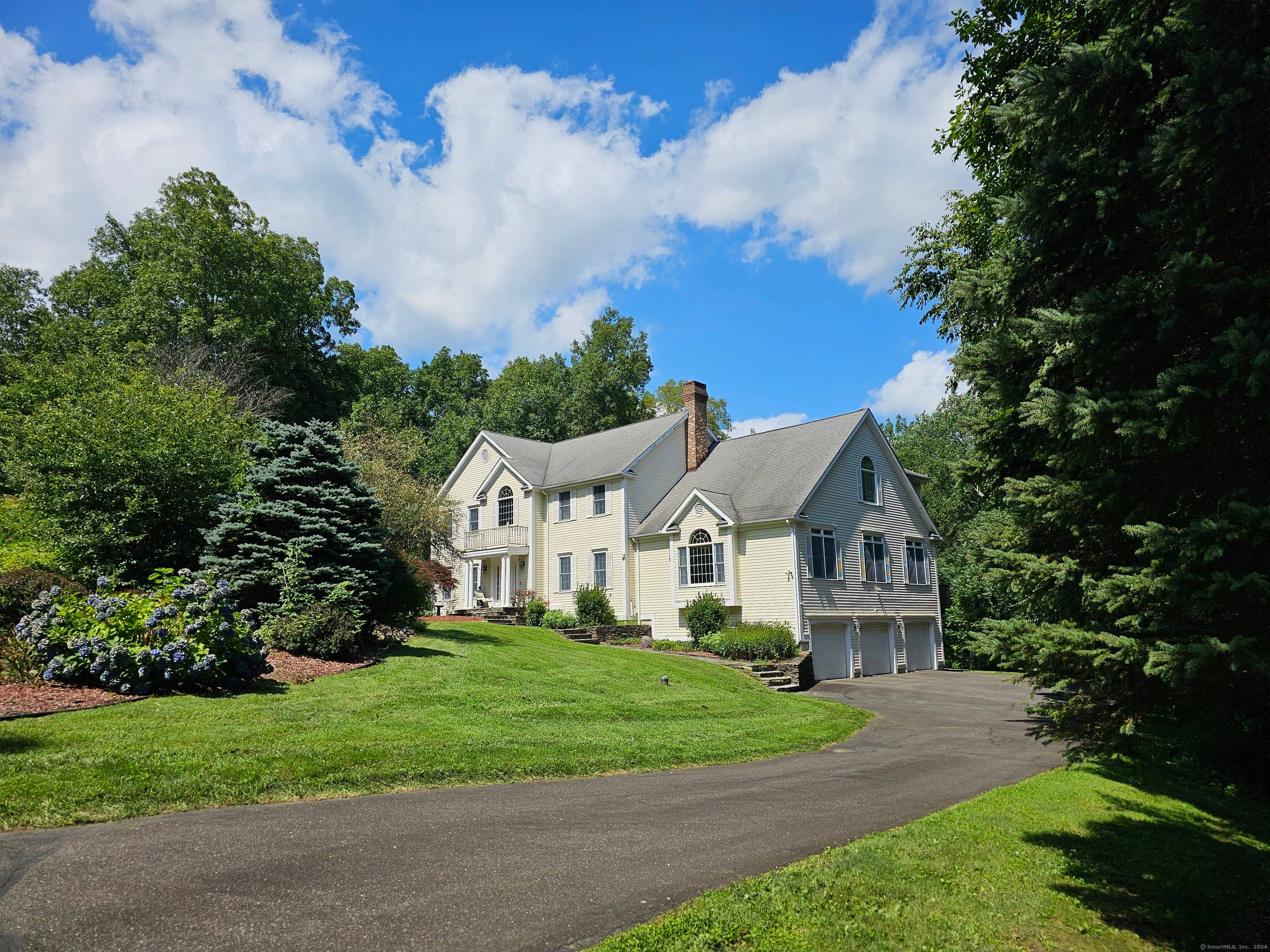 Need space ! This elegant Colonial in Carriage Hills features approximately 5700 sqft of living space, including a walk out lower level suitable for an in law suite or for ...