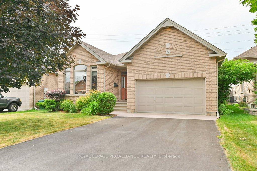 If I was Goldilocks, and one of the 3 Bears owned this house, I'd pick this Geertsma built, all brick home for sure.