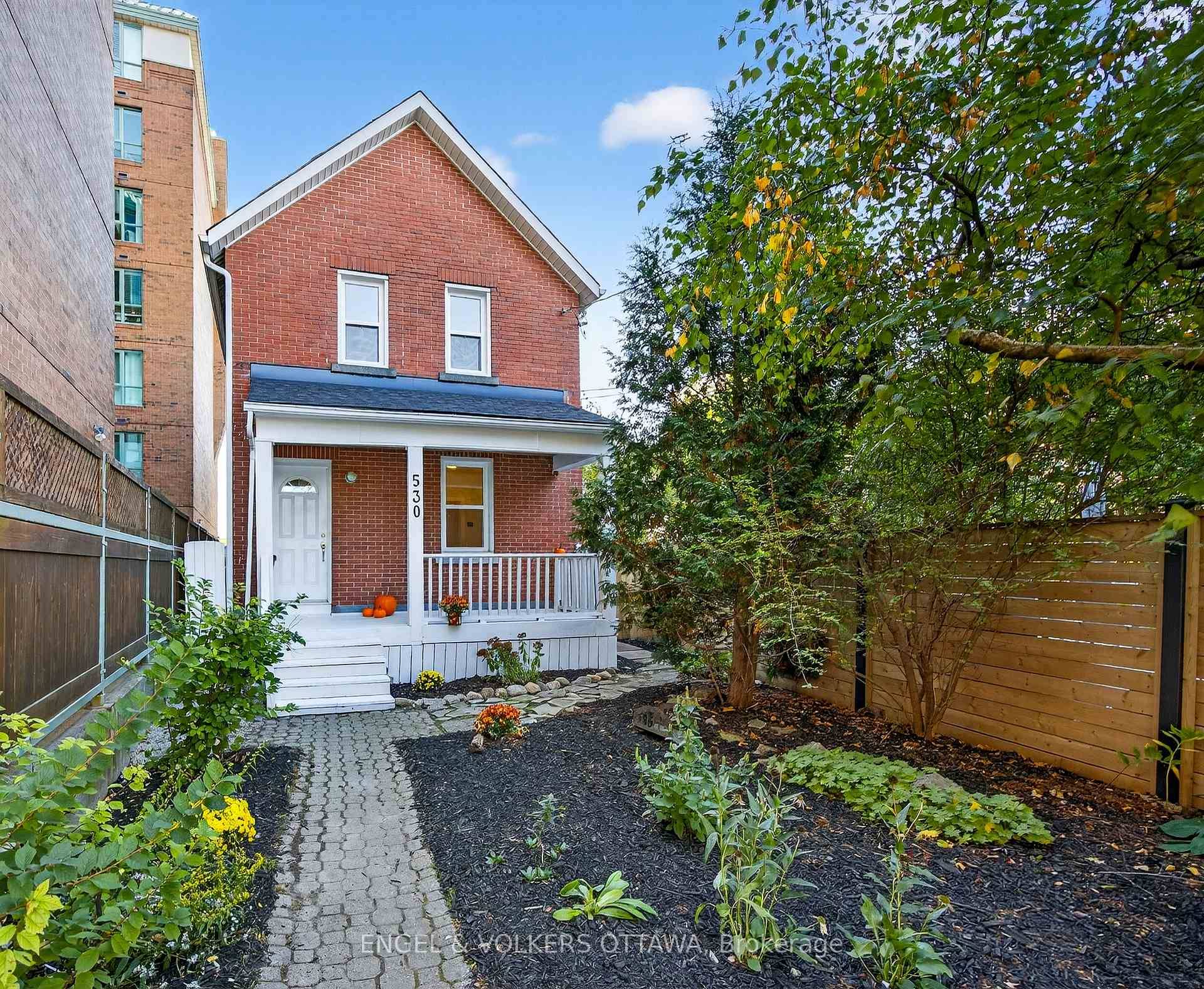 Open House Sunday 2 4pm !