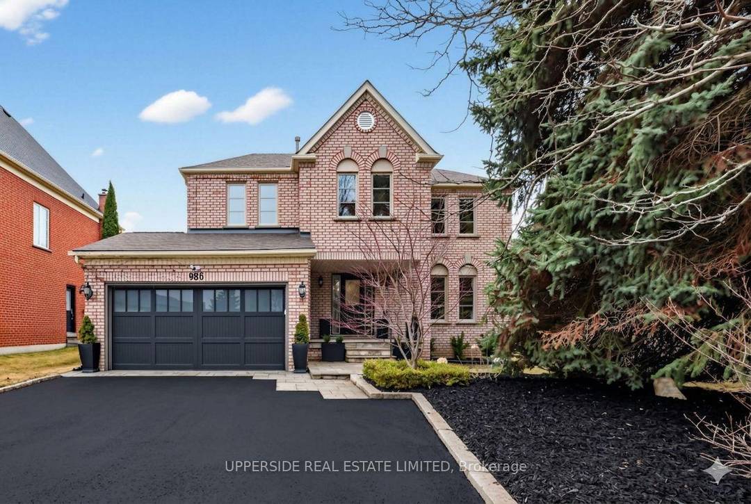 Welcome to 986 Stonehaven Avenue a one of a kind luxury residence in one of Newmarket's most prestigious communities.