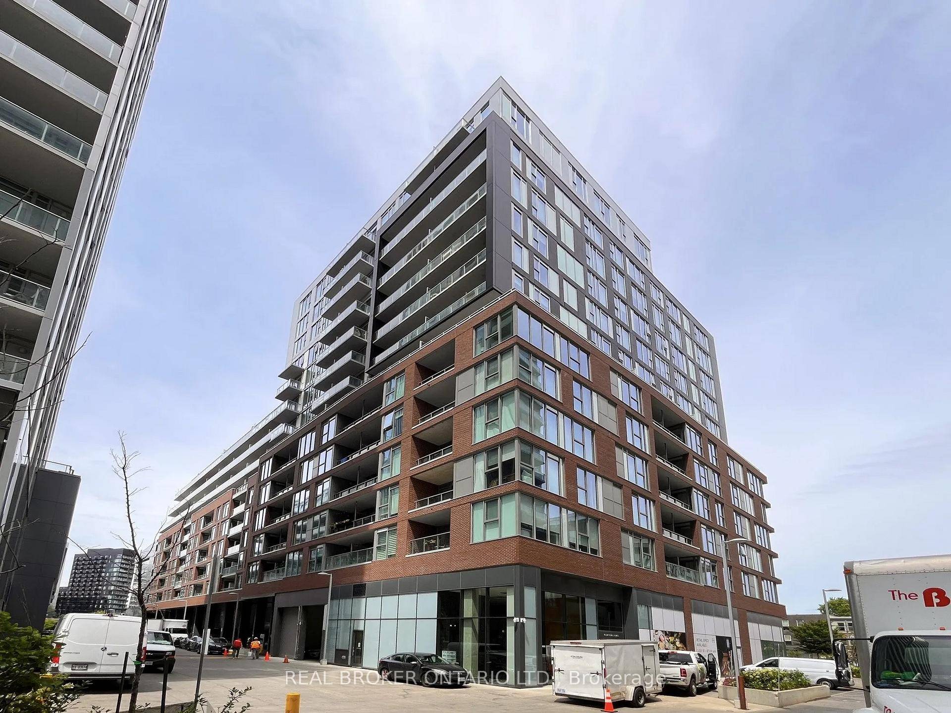 Welcome To Riverside Square !