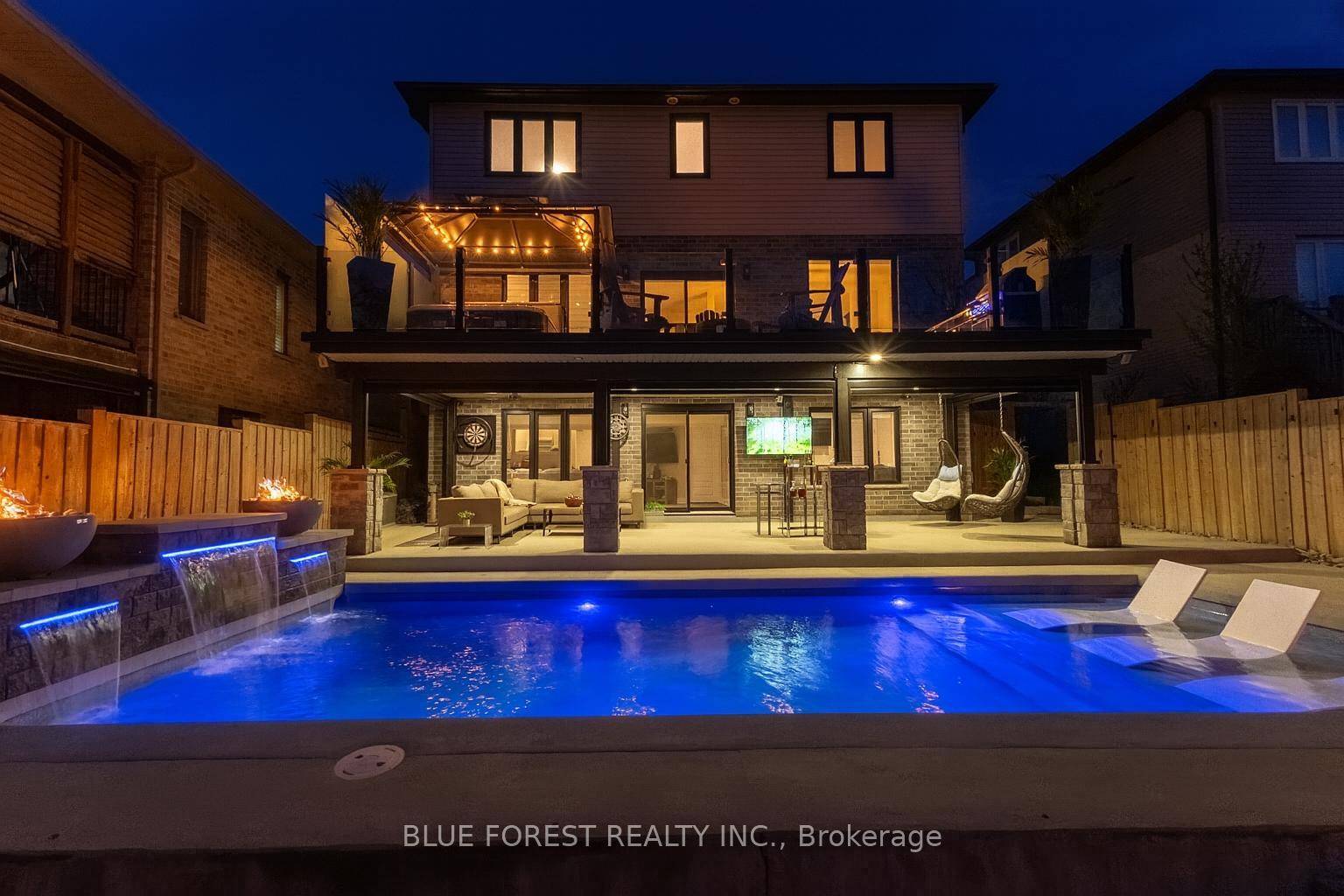 Welcome to 2529 Seven Oaks Ridge, a luxurious 4 2 bedroom, 4.