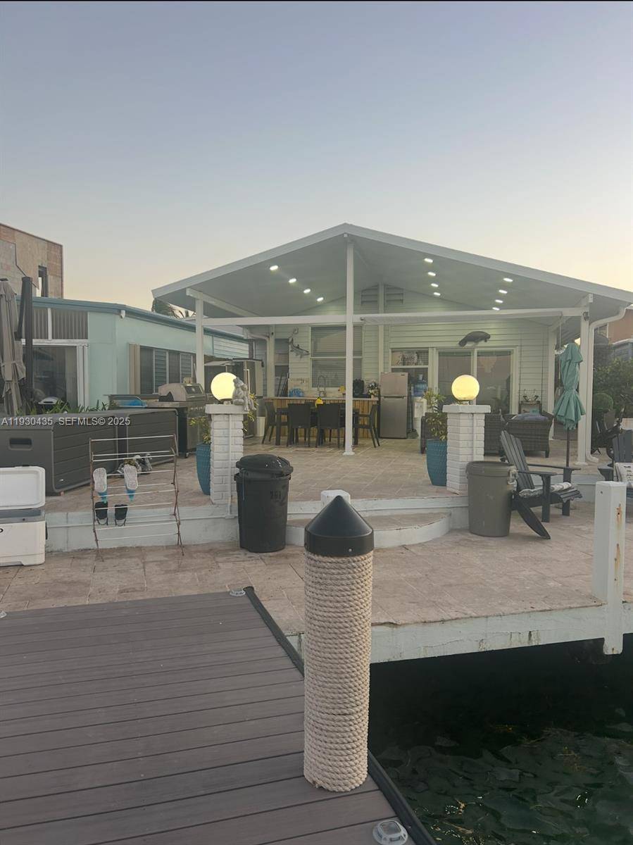 Welcome to your waterfront retreat in the beautiful Keys !