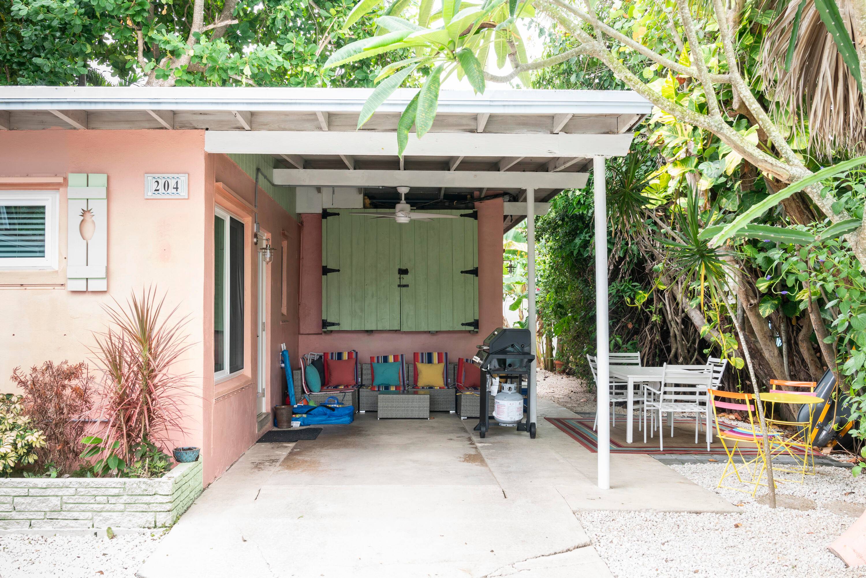 2 Bed 2 bath Beach cottage.