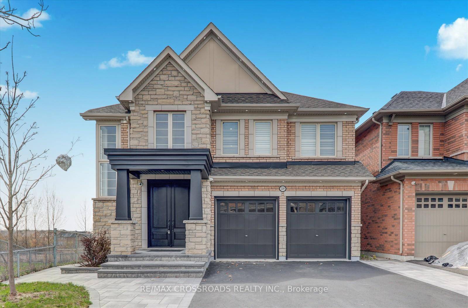 Stunning amp ; Backing Onto a Ravine !