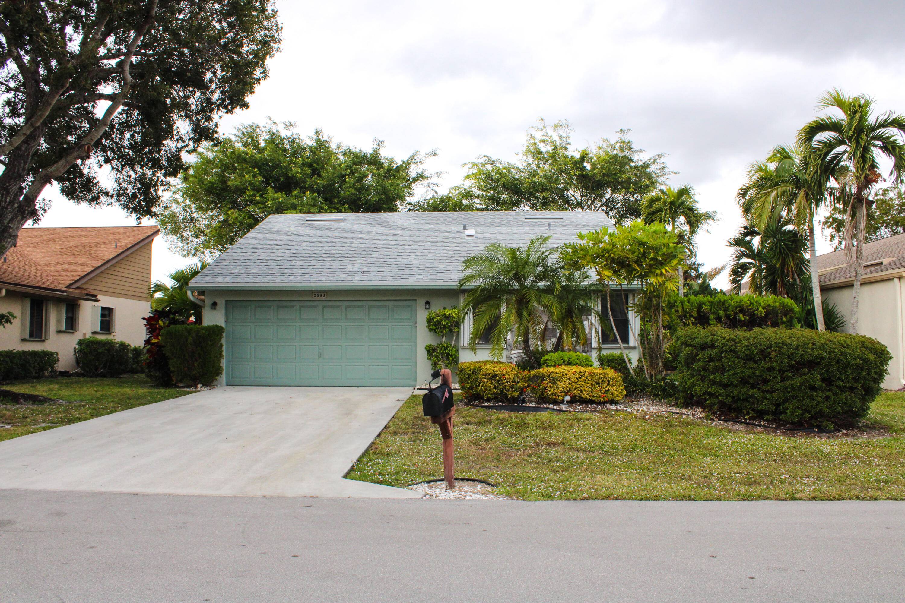 Charming 2 bedroom, 2 bath home located in Rainberry Bay, a gated 55 community in Delray Beach just a few miles from downtown and the beach.