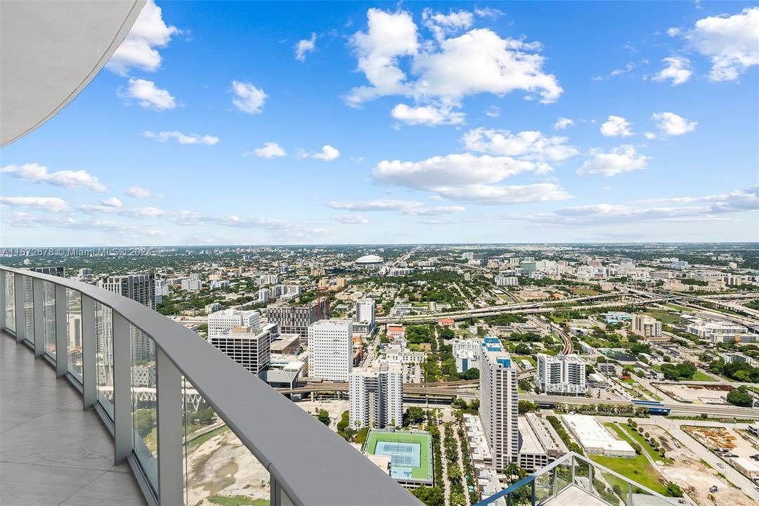 Stacking up against the competition, the recently completed PARAMOUNT Miami Worldcenter unit with 4 BEDS 5 BATHS, features unparalleled views and every imaginable luxury within also known as the most ...