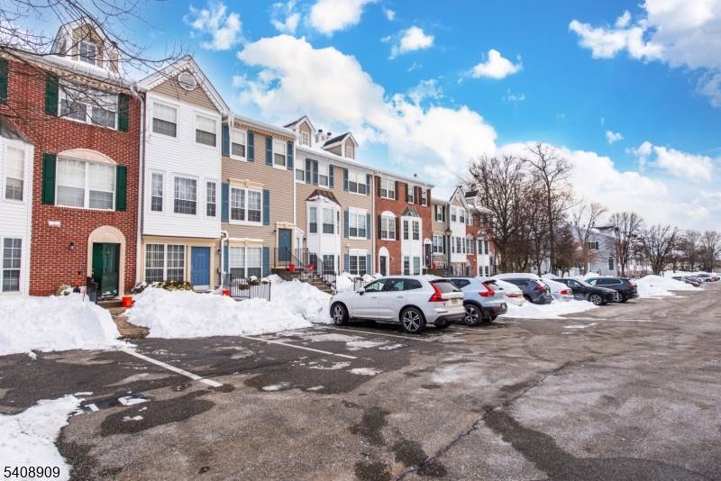 Welcome to easy living at its finest in the highly desirable Darlington Ridge community.