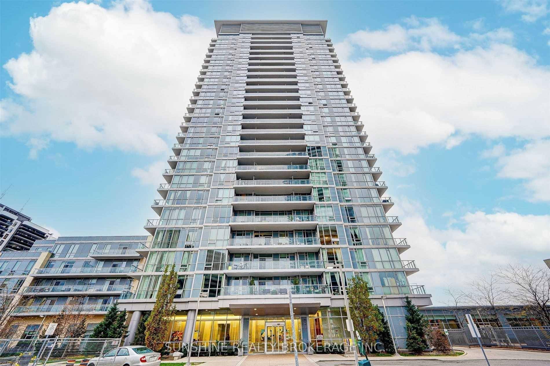 Freshly Painted Luxury Condo with 9' Ceilings !