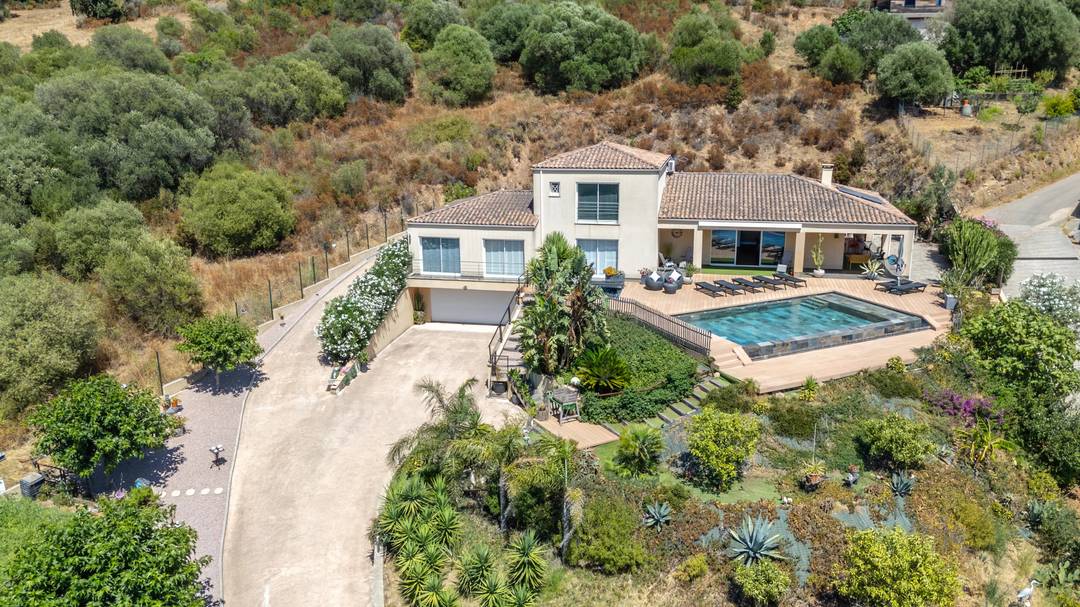 Villa with swimming pool and panoramic view on Afar