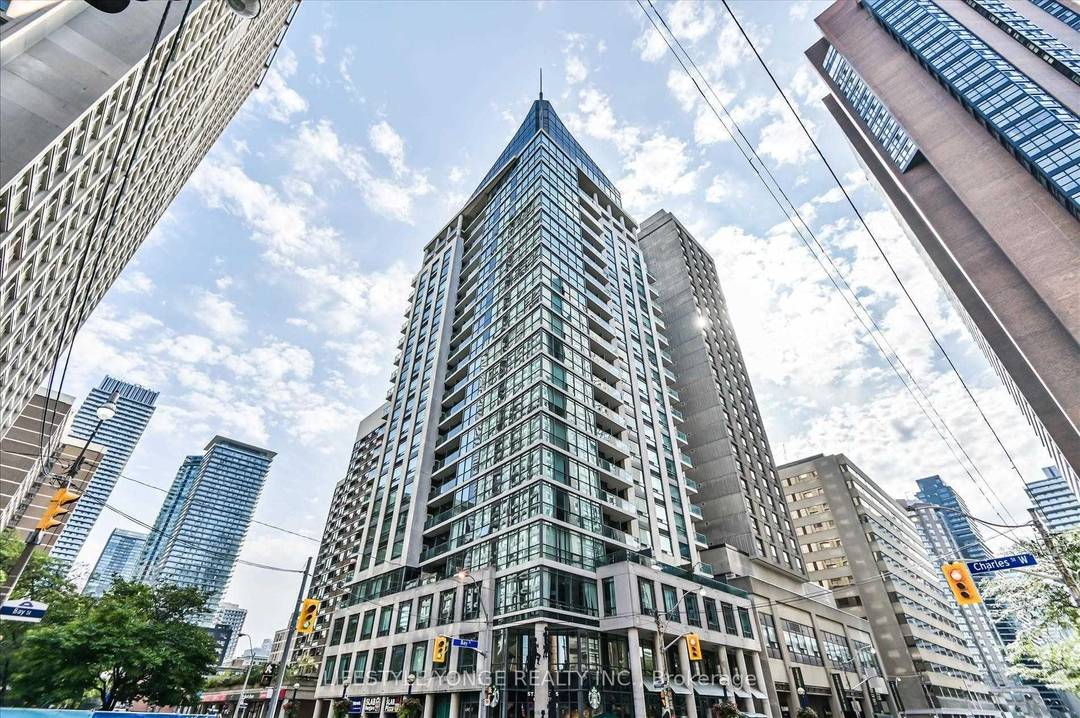 Beautiful corner suite with 9' ceilings and a private balcony in one of downtowns most sought after locations, steps to Yorkville shops, TTC Subway, University of Toronto, government offices, and ...