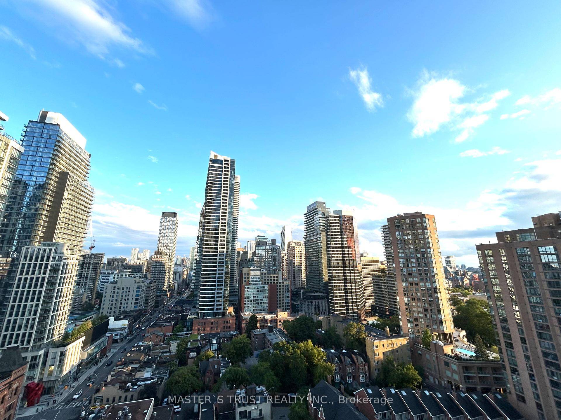 Fabulous Location Yonge amp ; Bloor !