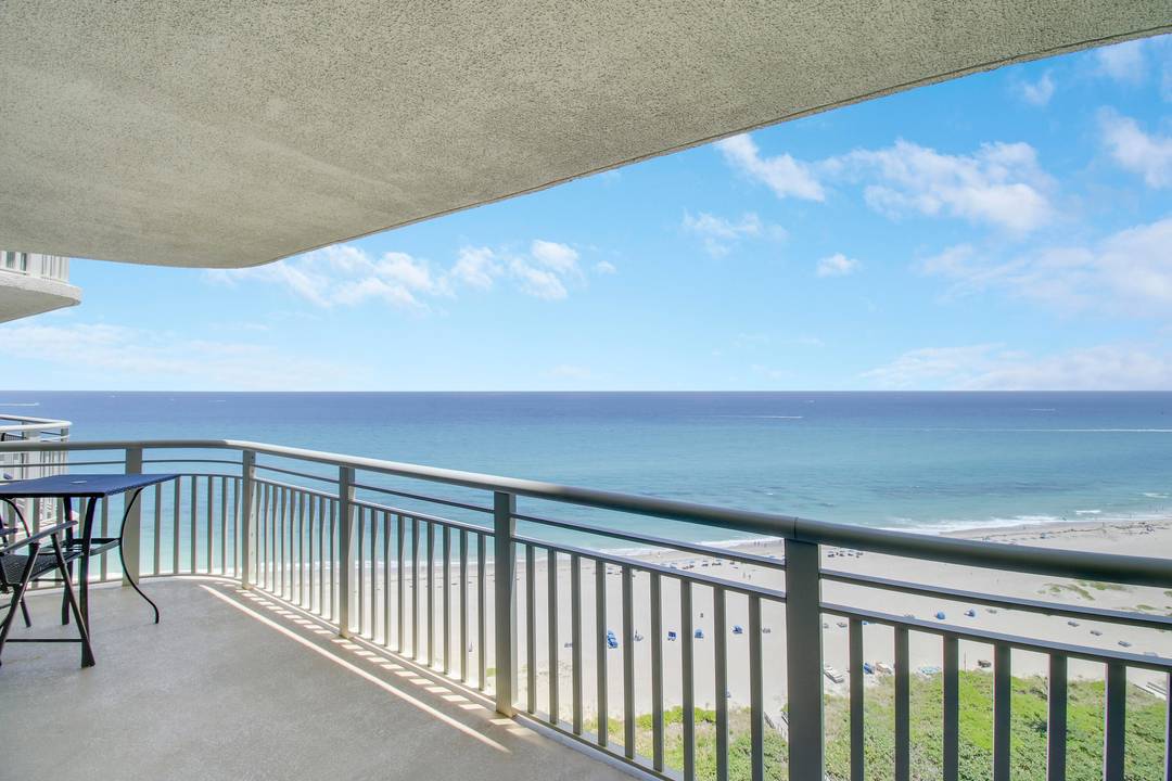 Incredible ocean front condo now available for rent !