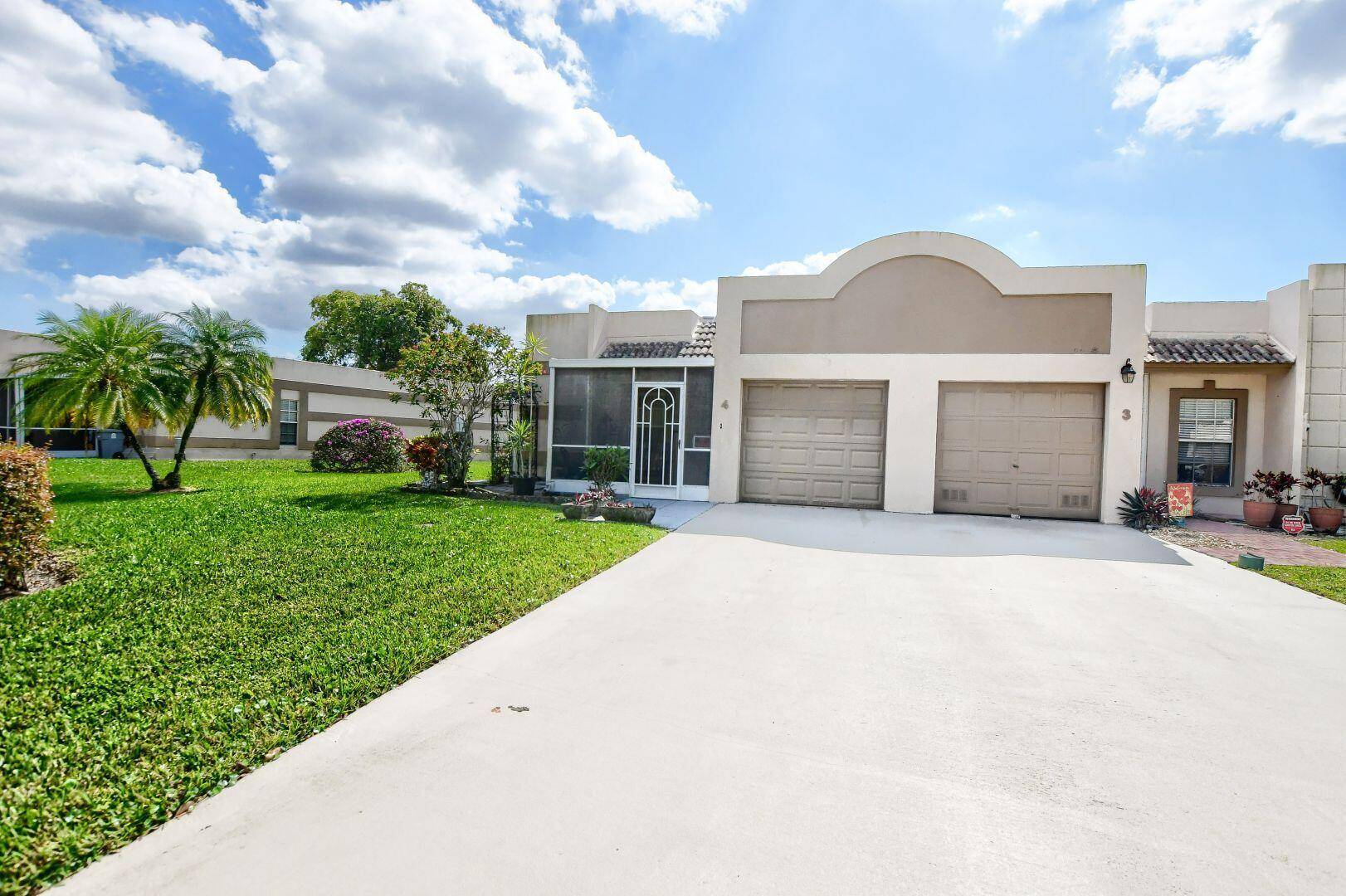 2 2 CORNER Villa with long driveway, 1 car garage, Front and back patio, eat in kitchen, magnificent lake view.