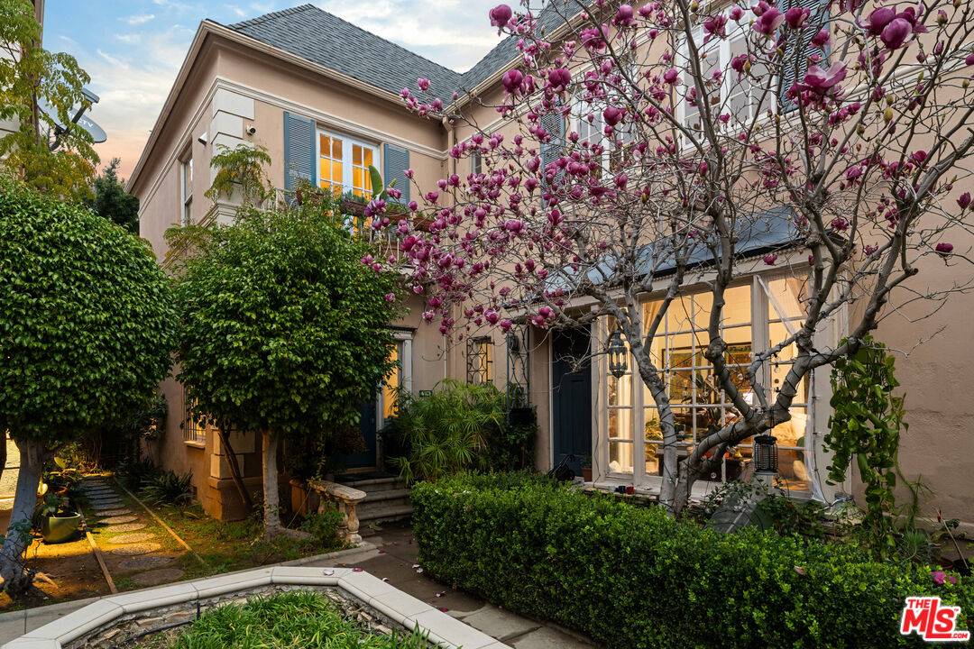 6427 1/2  Orange St 2BR Beverly Grove La