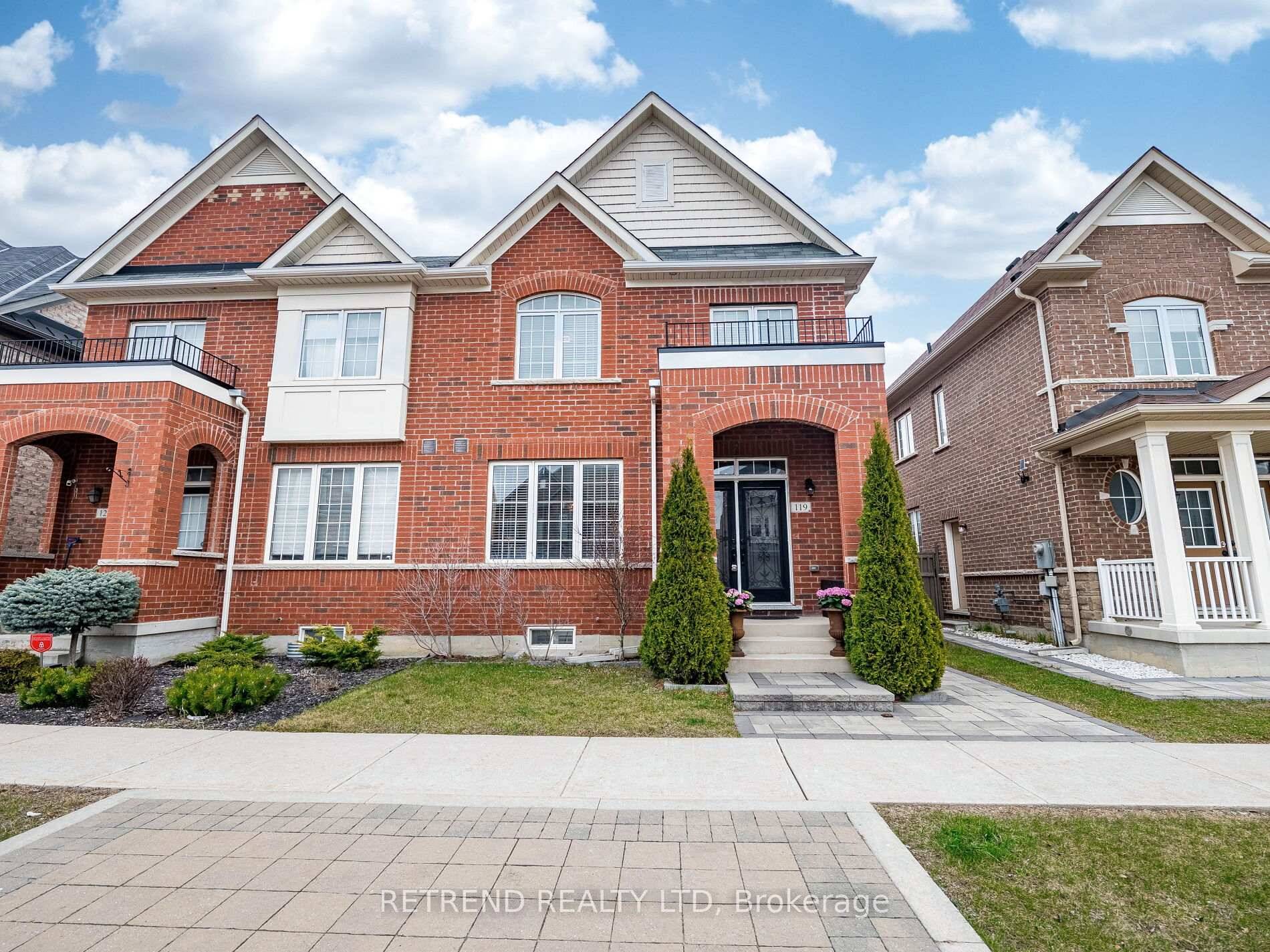 Welcome to Refined Living in the Heart of New Kleinburg !