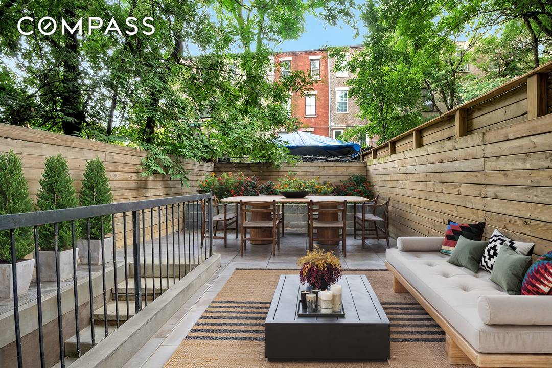 Welcome to 265 W 131st St, your new home in the heart of Harlem !