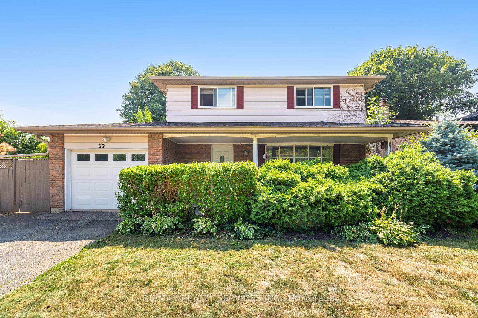 Look No Further ! ! Don't Miss This Gem in The Neighbourhood.