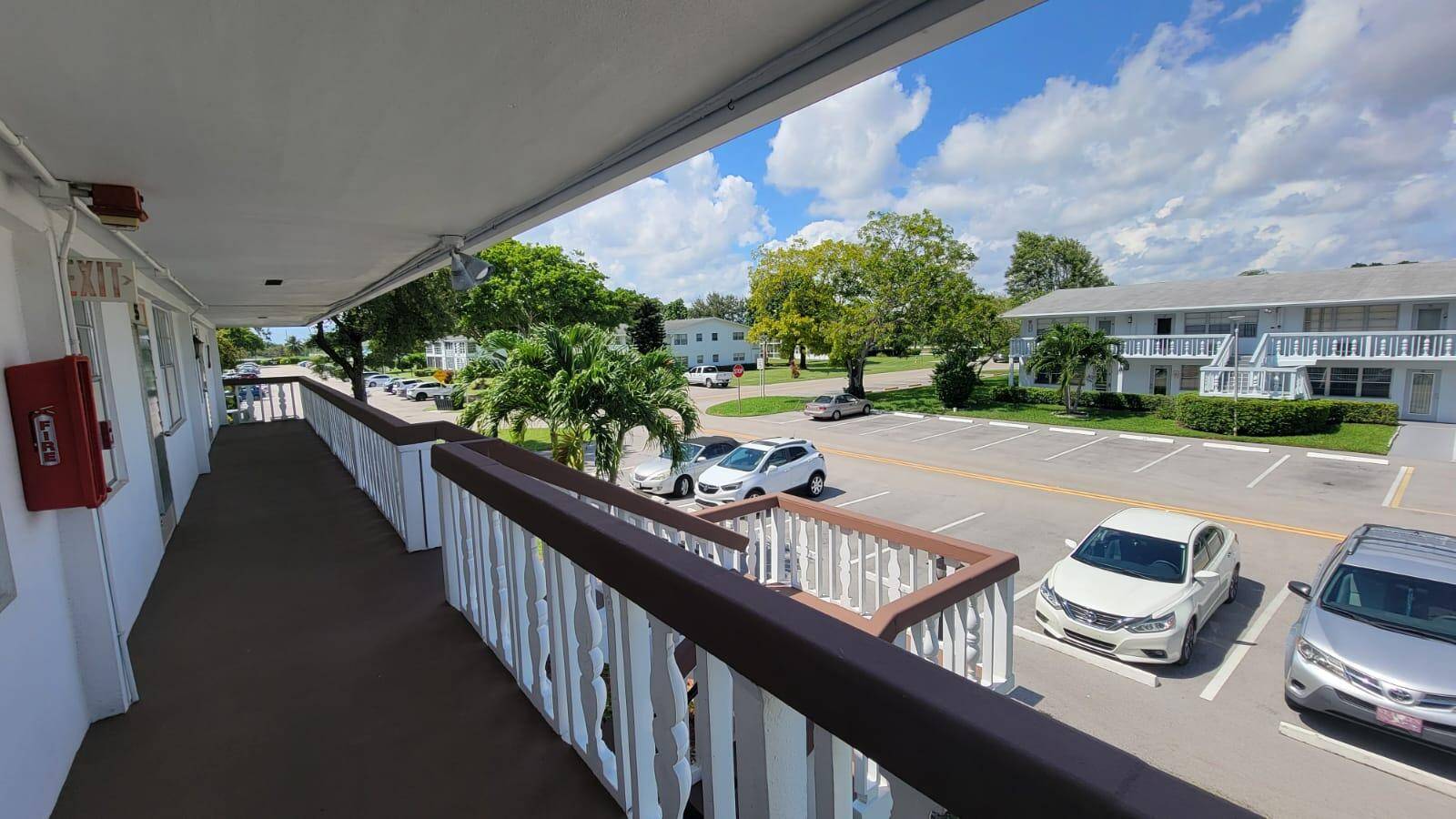 Gorgeous 2BR 1. 5BA unit available in Deerfield's 55 community of Century Village.