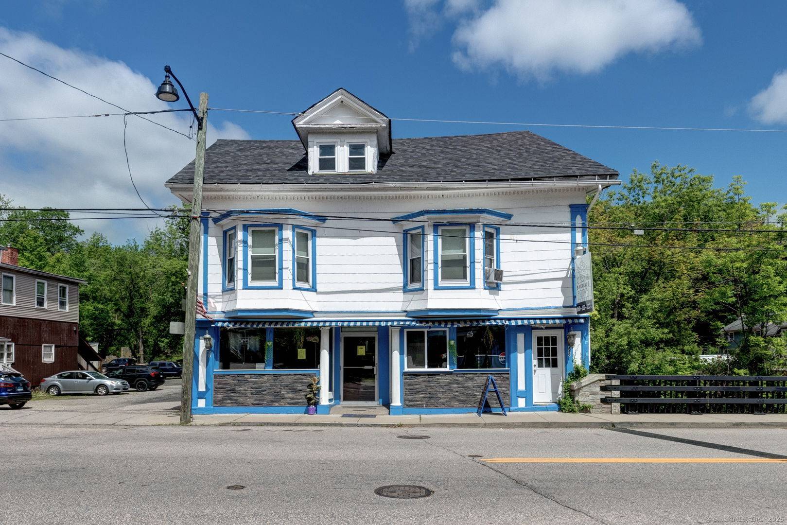 Mixed use property with 1 Residential unit and 1 Commercial unit.