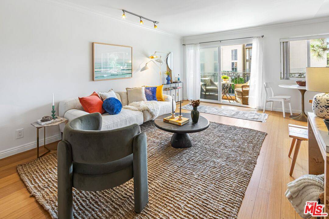 1154  S Barrington Ave 1BR Brentwood La