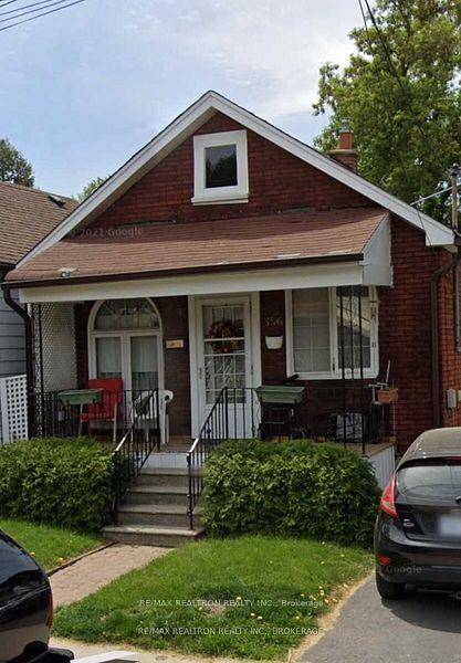 Charming 1 bedroom bungalow in a highly sought after neighbourhood, offering the perfect balance of comfort and convenience.