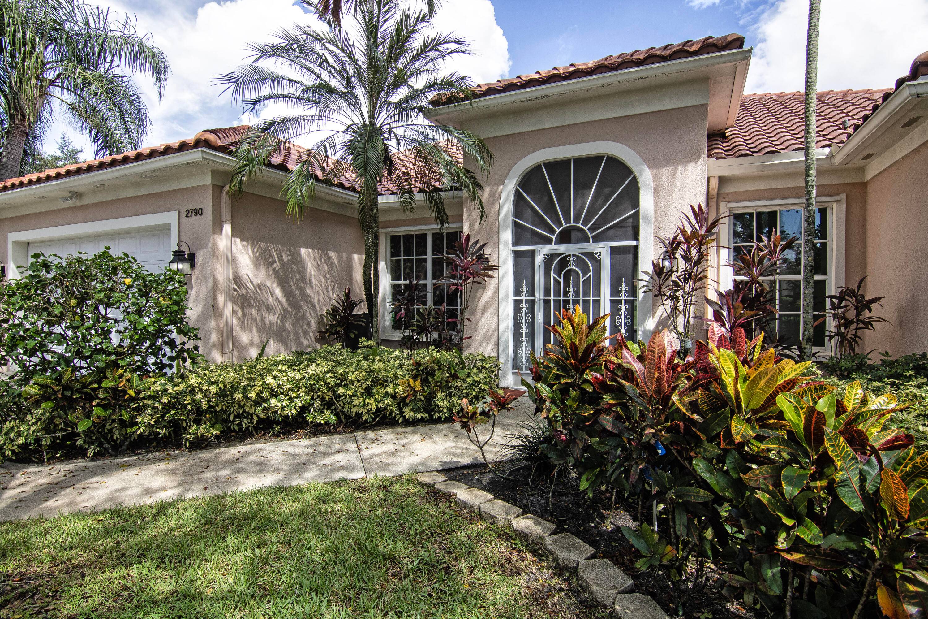 Fabulous Single Story Lakeside WINDSOR MODEL in Riverwalk !