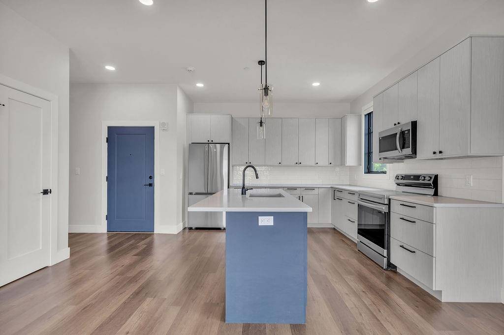 New Construction in Dobbs Ferry Modern Living Just 25 Miles from Manhattan Introducing a stunning 12 unit boutique building in the heart of Dobbs Ferry, offering contemporary design and exceptional ...