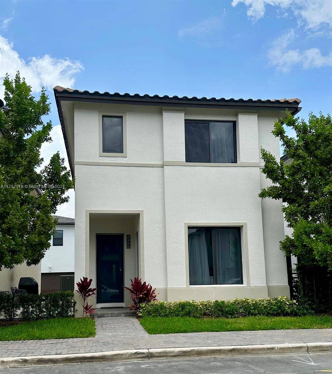 Stunning Home in the community of Canarias, Doral.