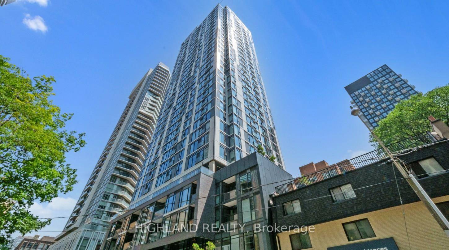 Luxury 2 Bdms amp ; 2 Washrooms Unit in Ivy Condo Located in Prime Area Of Toronto Dundas St W amp ; Church St.