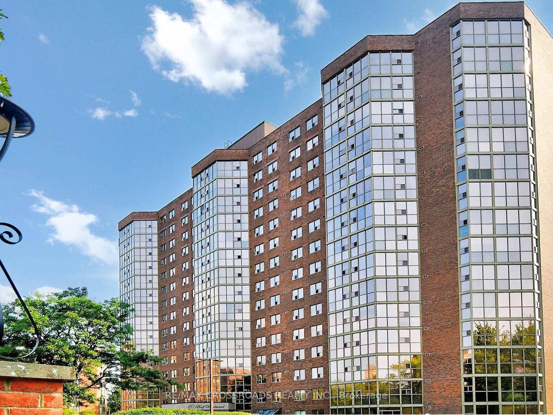 Sought after location at heart of Richmond Hill, beautiful 2 1 sun filled unit over 1200 s.
