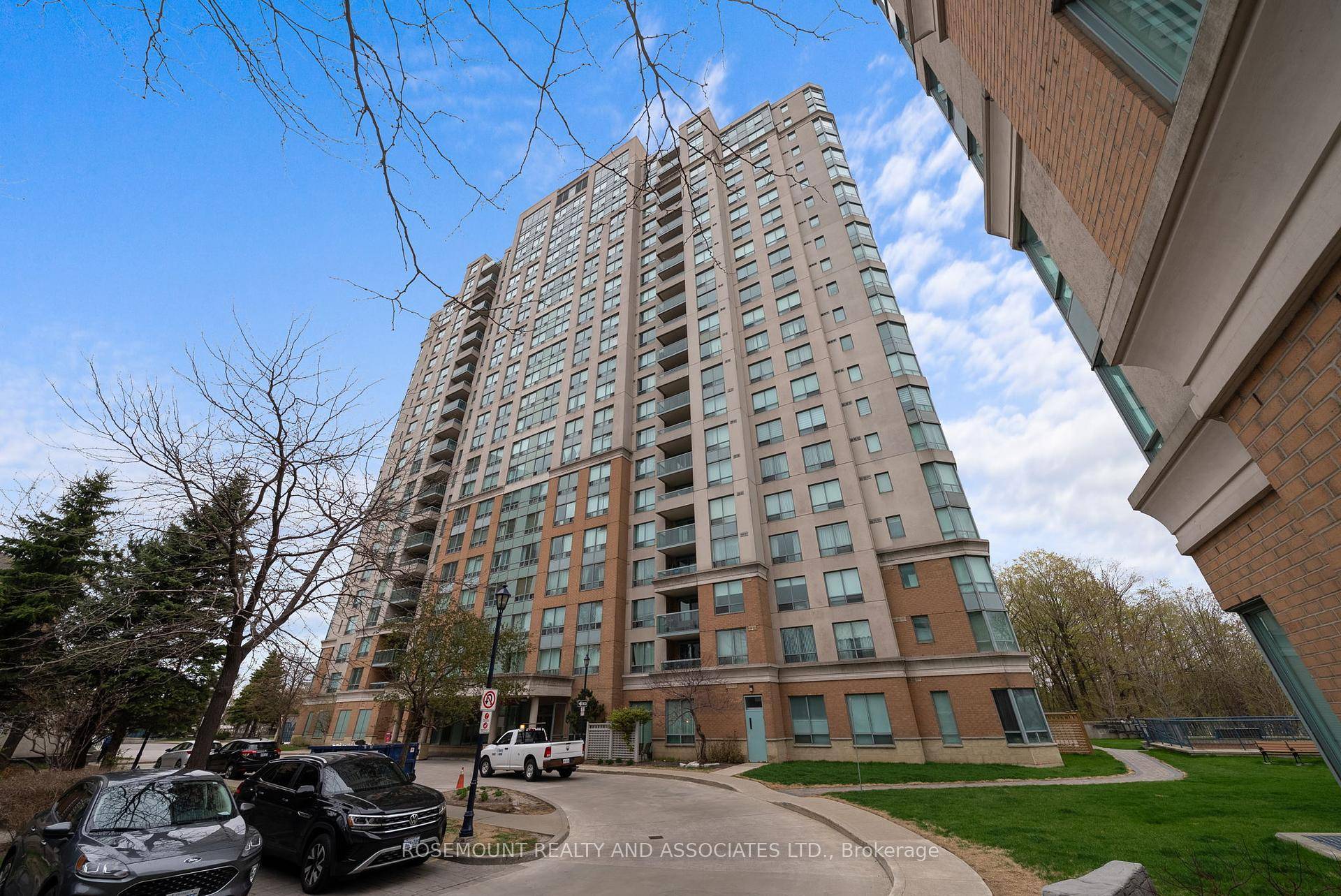 Beautiful And Spacious 20th Floor One Bedroom Condo Built By Tridel, Located In A Gated Community With 24 7 Security.