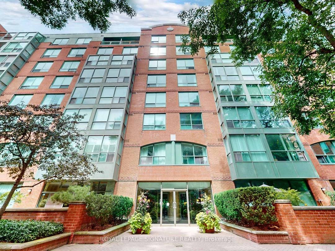 Beautifully Updated, Carpet Free 1 1 Suite Move In Ready !