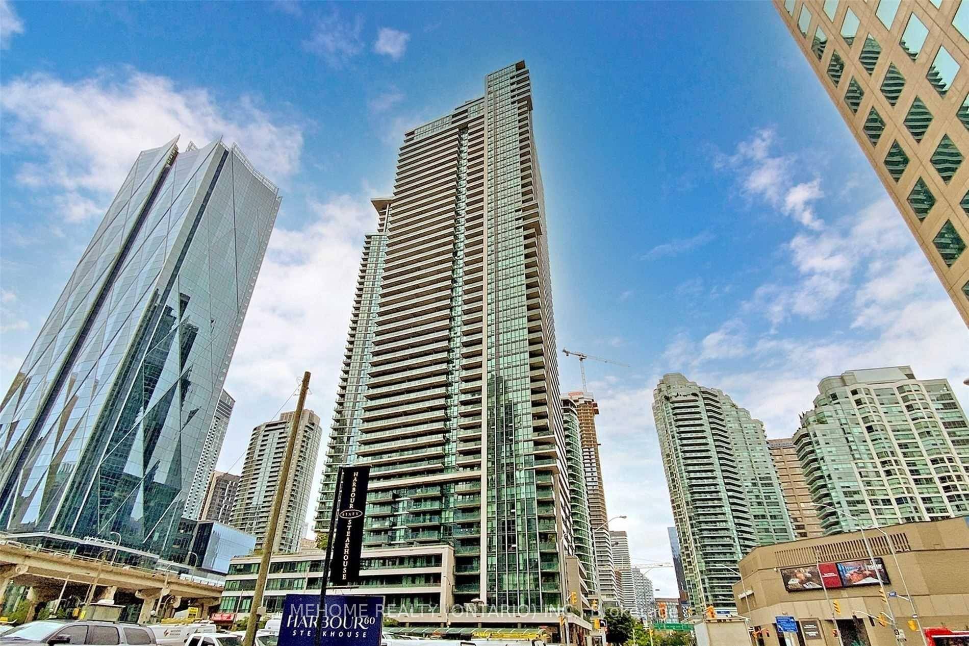 This Absolutely Stunning 1 Bedroom Den Suite Boasts Breathtaking Lake amp ; City Views !