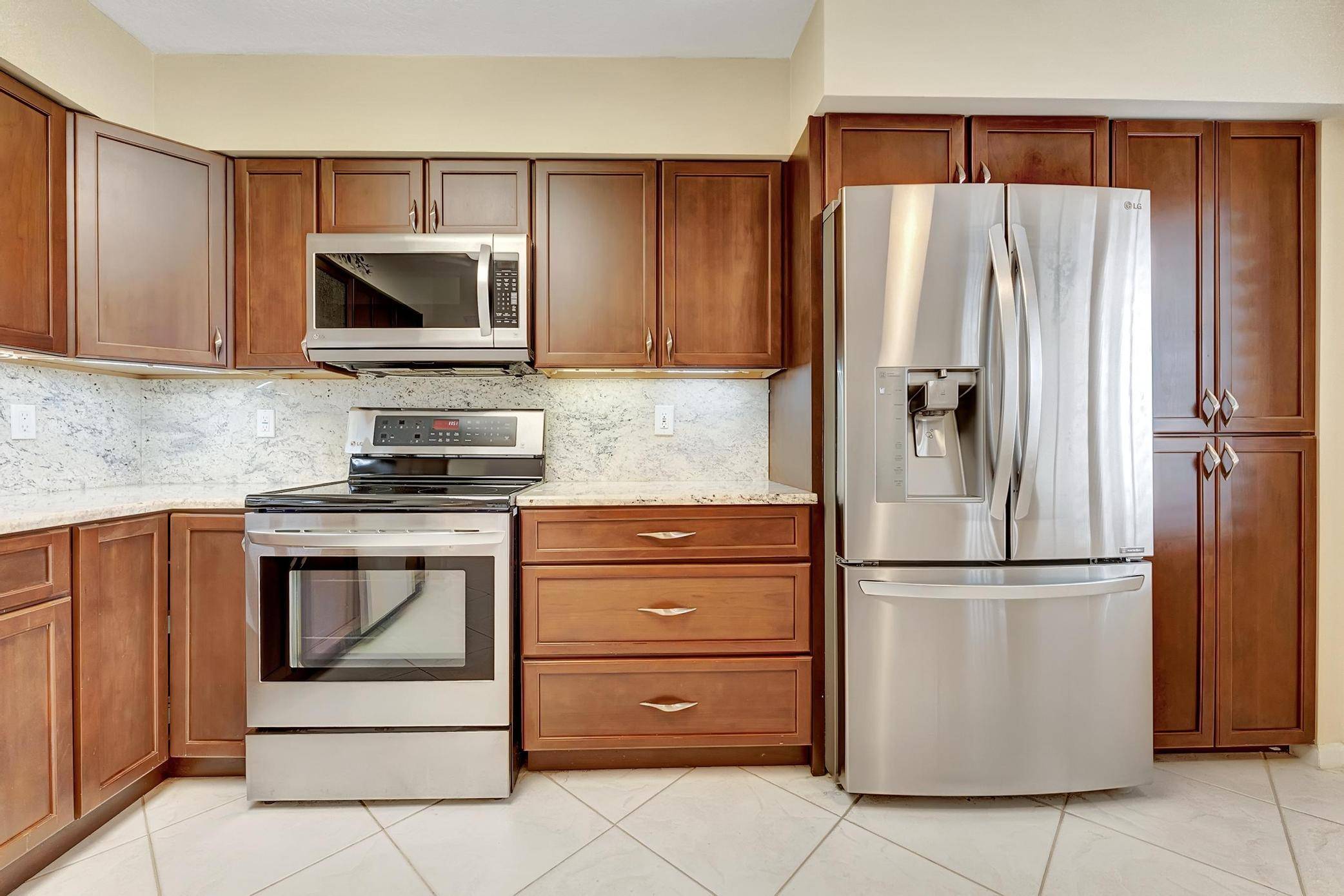 Welcome to an exquisite penthouse level residence in desirable Coral Lakes.