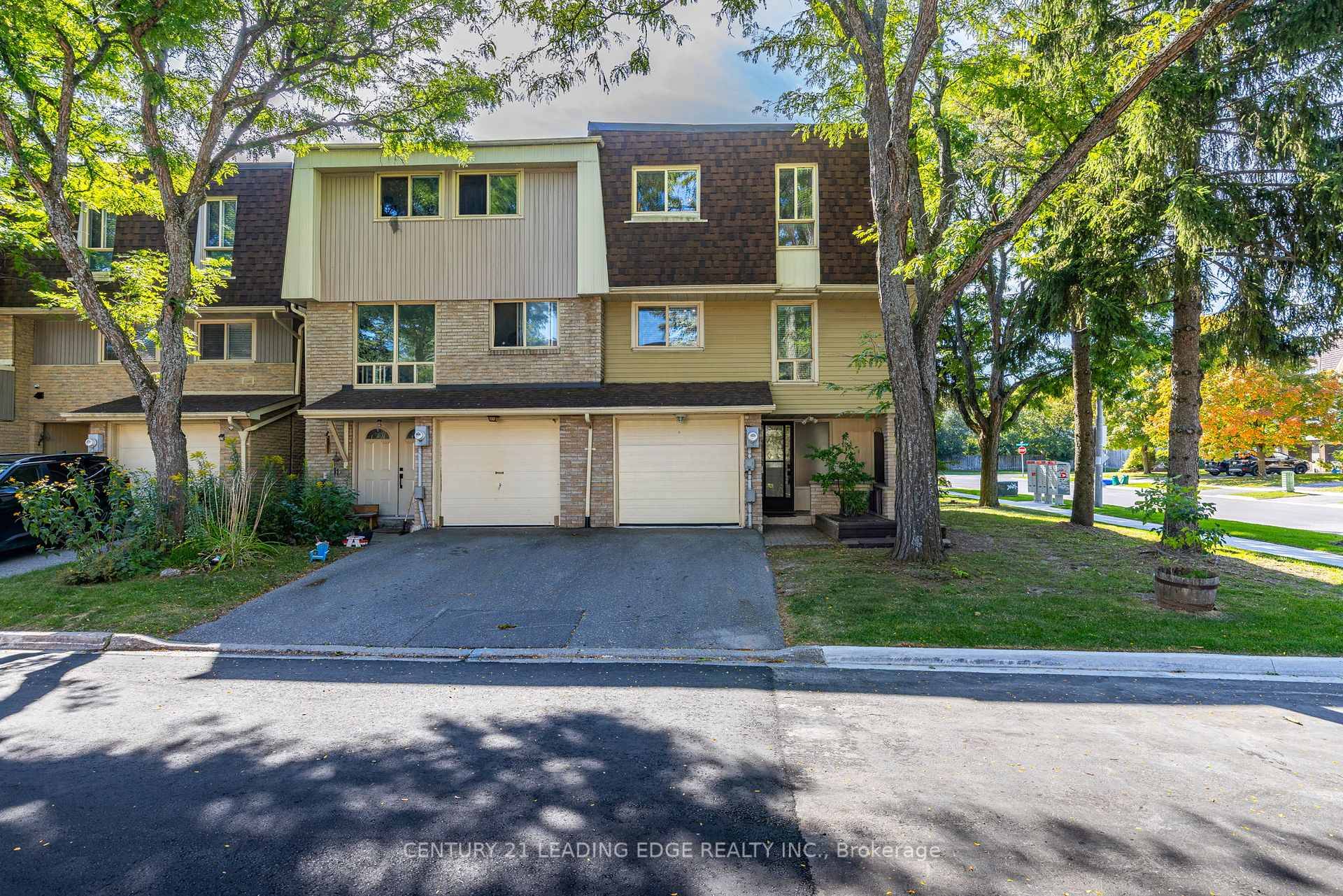 Welcome to 129 Poplar Crescent an elegant end unit townhome with over 2, 000 sq.