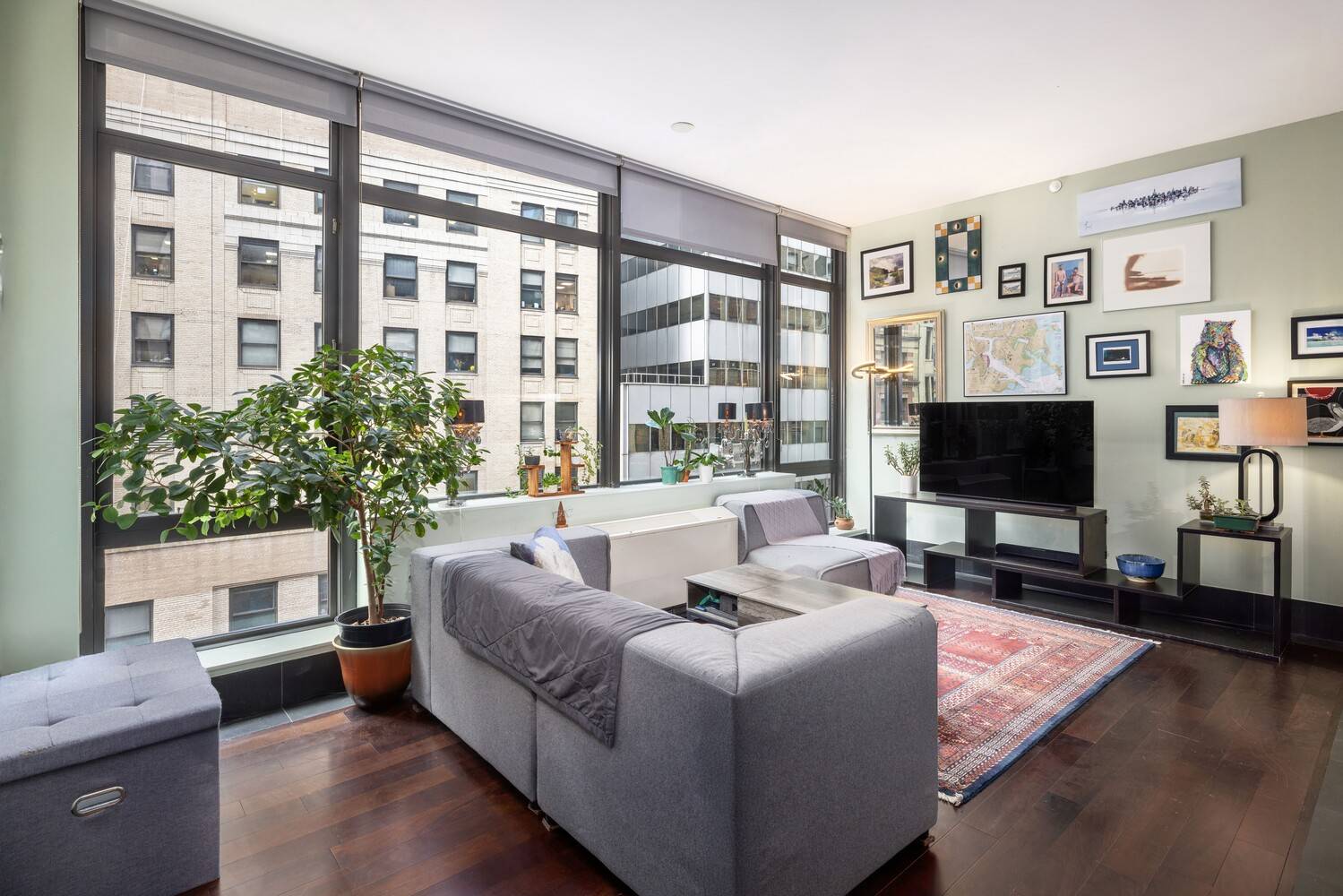 Come see this A line apartment featuring 10 ft ceilings with floor to ceiling windows.