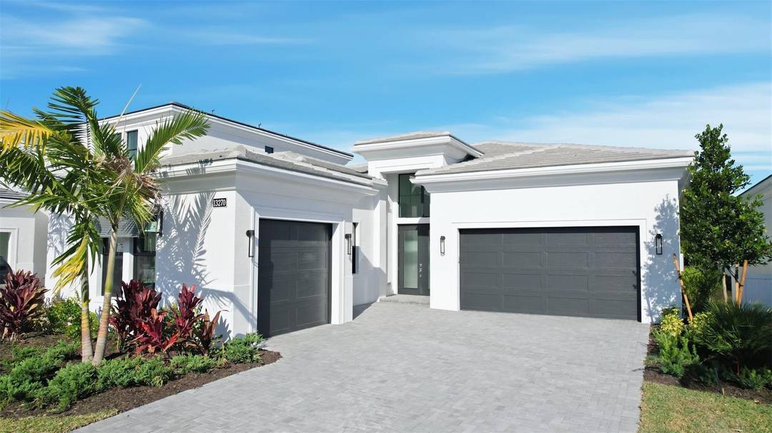 This 3 Bedroom plan delivers a wealth of built in features and a highly customizable design for those seeking unparalleled comfort and sophistication.
