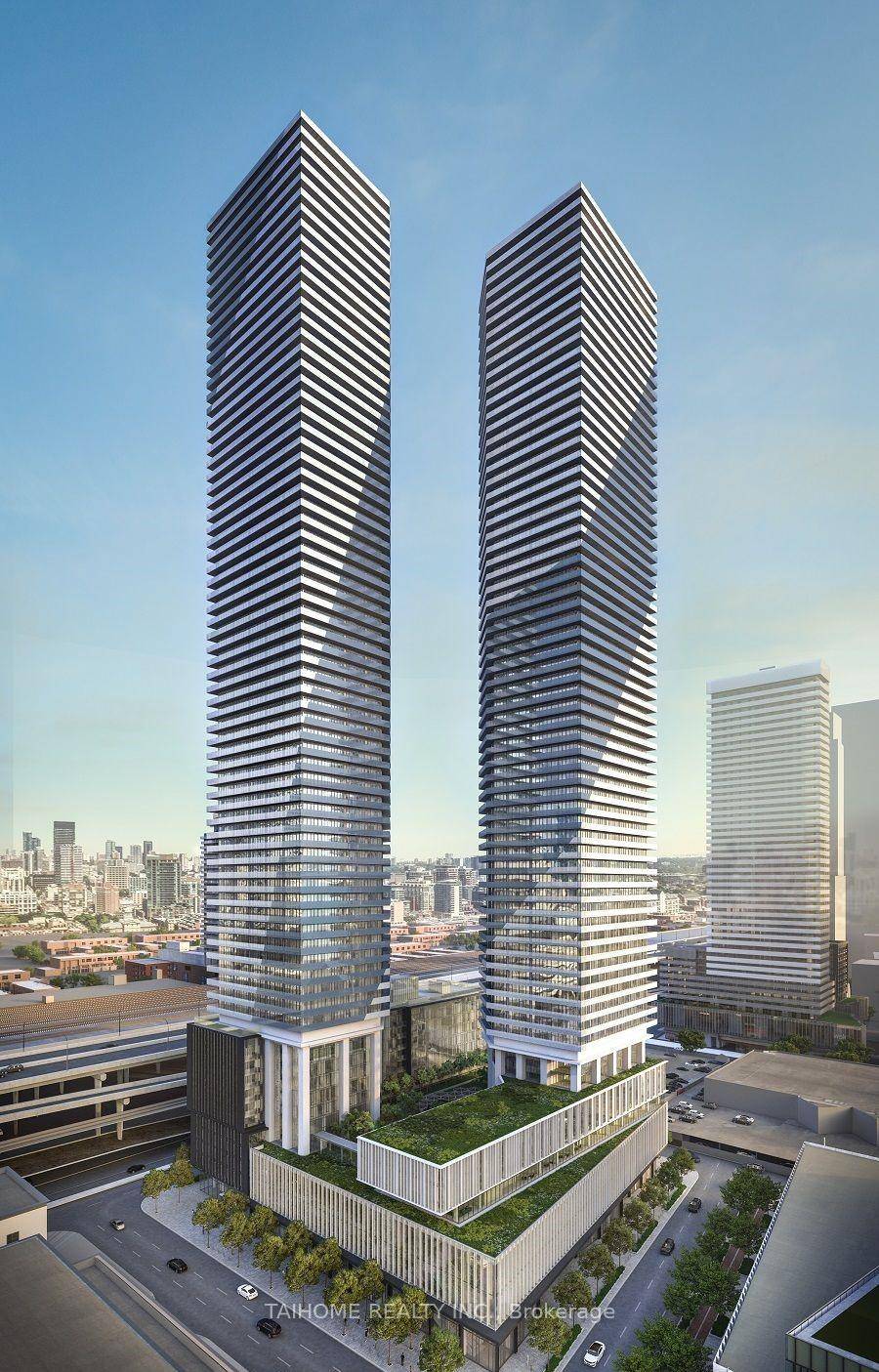 Two Year New South East Lake View 3 Bedroom and 3 Washroom Corner Unit at Sugar Wharf West Tower By Menkes.