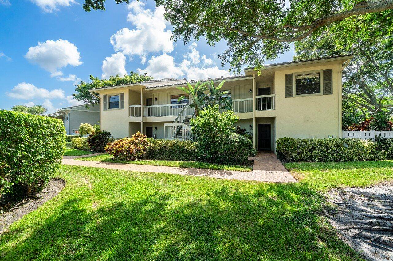 Golf Membership Unit Turn key seasonal rental in Eastgate at Hunters Run Country Club available for winter 2025 2026 !