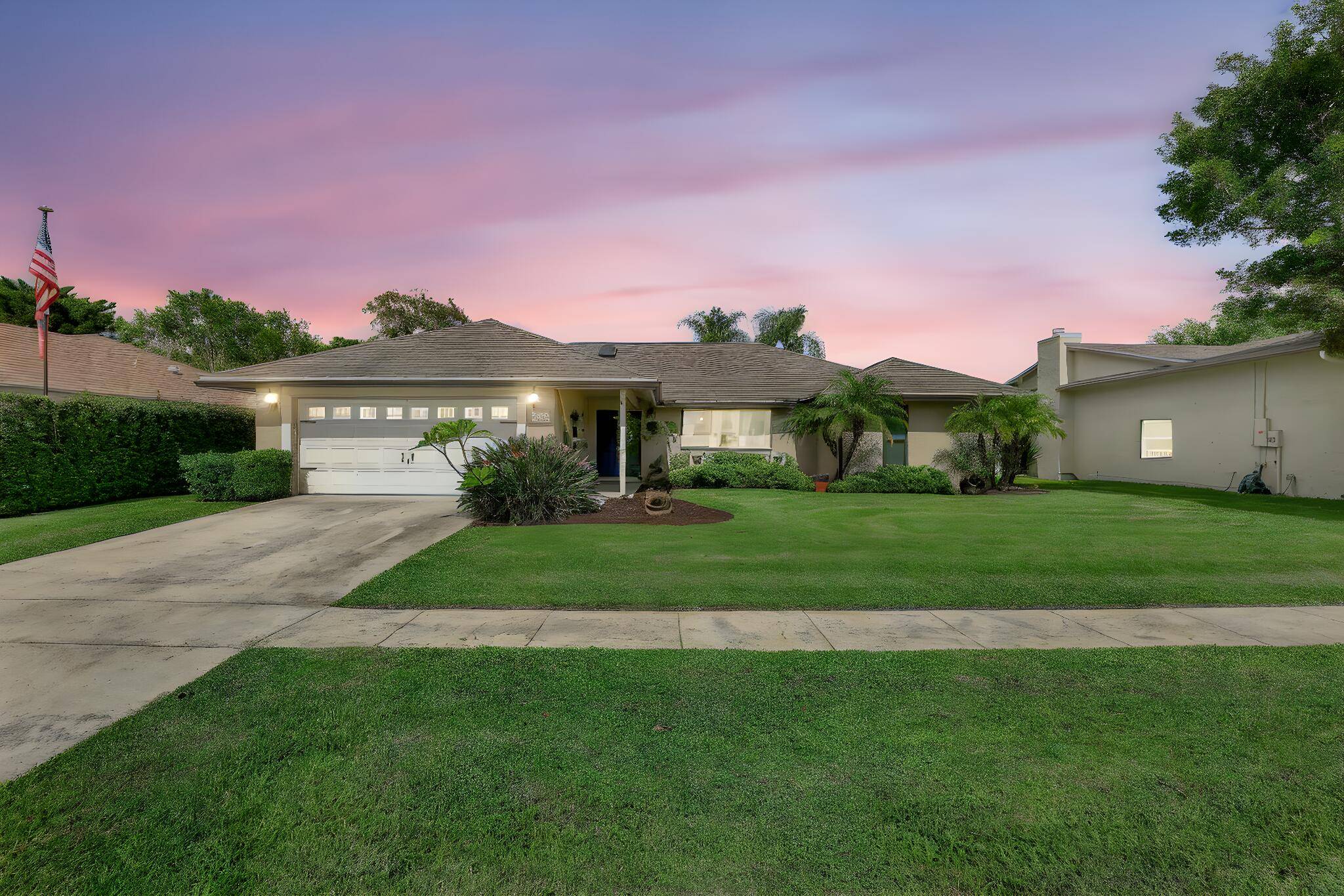 Must see 3 bdrm den needs a closet, 2 bath, 2 car garage pool home located in the sought after no HOA Sugar Pond Manor neighborhood in Wellington !