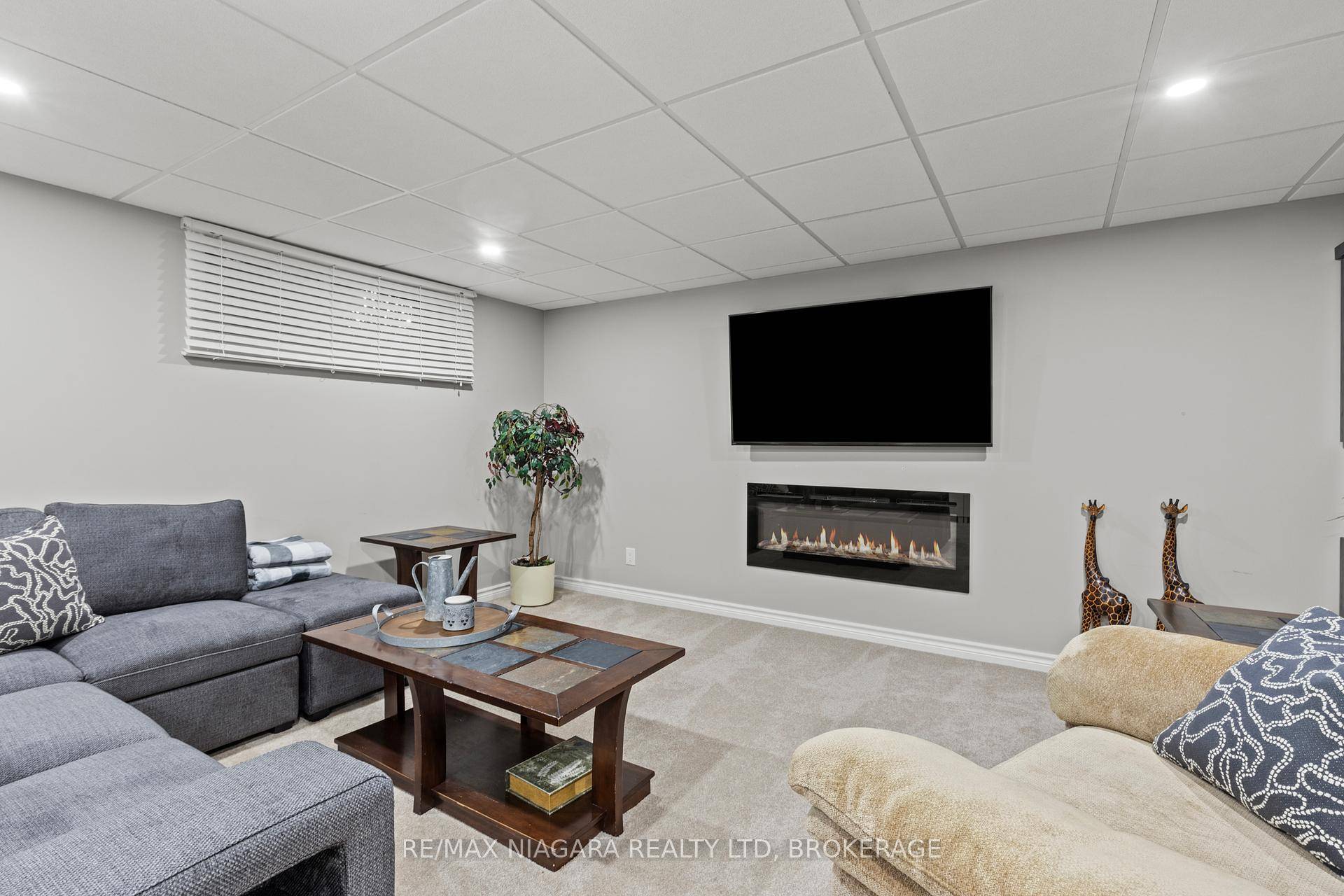 This exceptional 2 bedroom, 3 bathroom townhouse offers almost 1700 square feet of sophisticated living space in the prestigious On The Henley enclave.