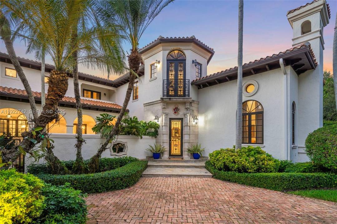 Set on a lush builder s acre in North Pinecrest, this gated estate offers privacy, space, and exceptional proximity to some of the area s finest public, private, and magnet ...