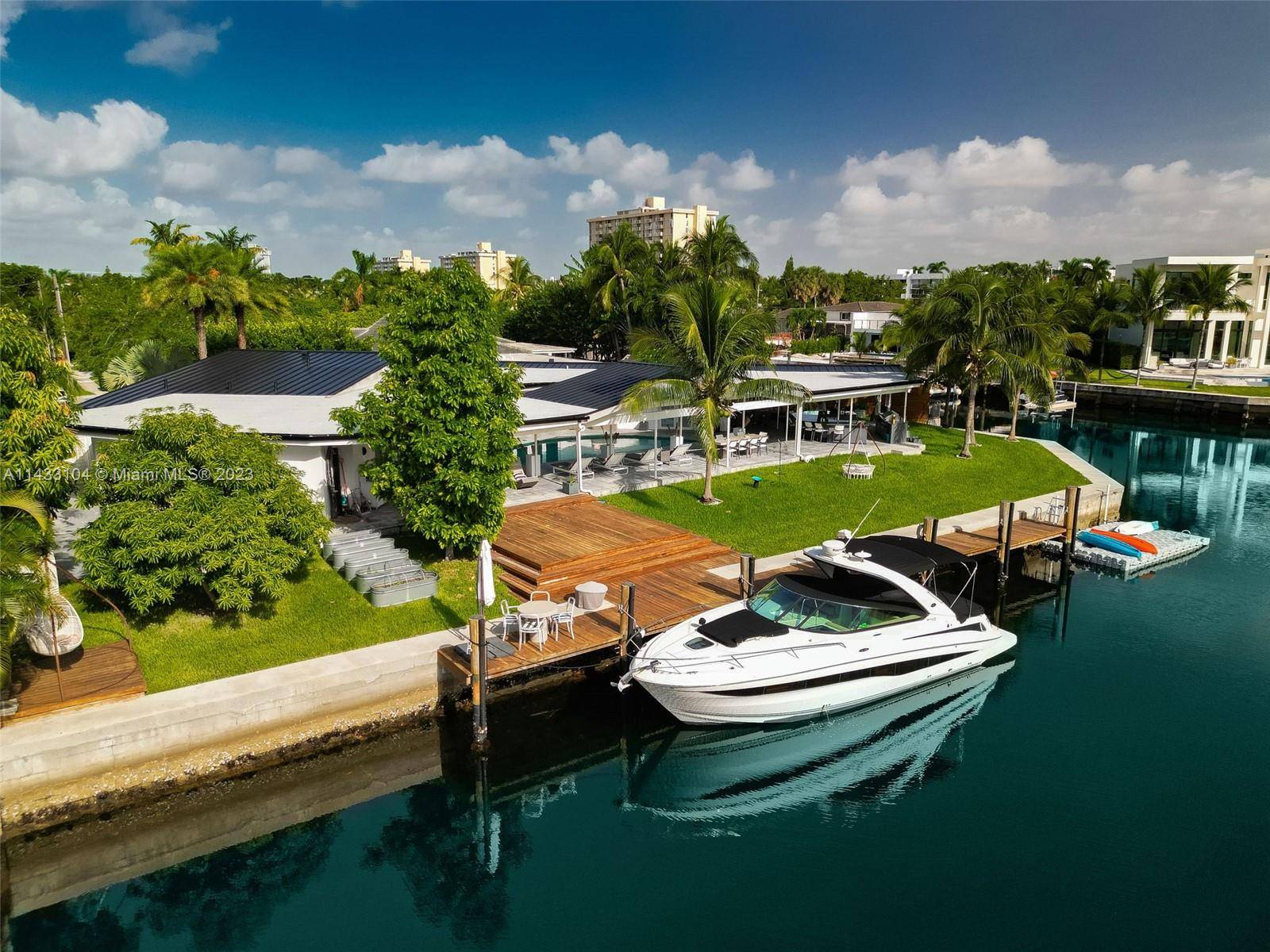 Immaculate waterfront home in Keystone Islands.