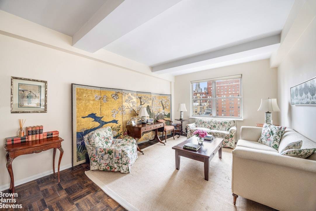 HIGH FLOOR 1 bedroom with OPEN SOUTHERN VIEWS just off Park Avenue !
