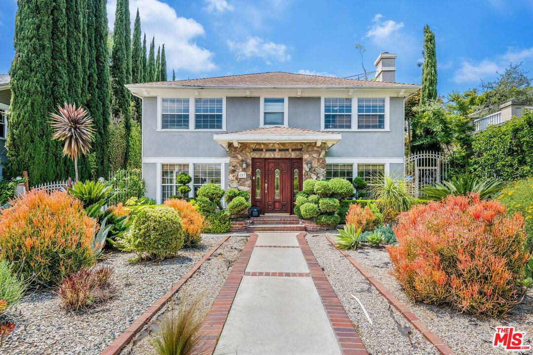 257  S Van Ness Ave 5BR Mid Wilshire La