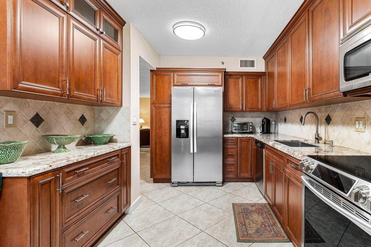 Welcome Home ! This 1st floor golf course view residence is awaiting your arrival.