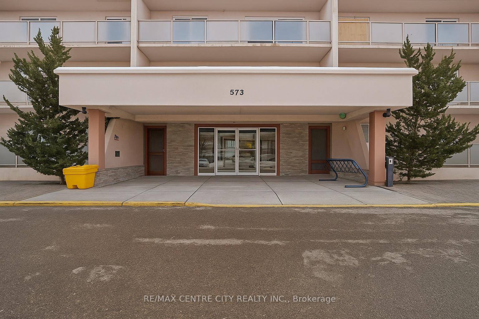 Beautfully renovated 1 bedroom unit on the 5th floor.
